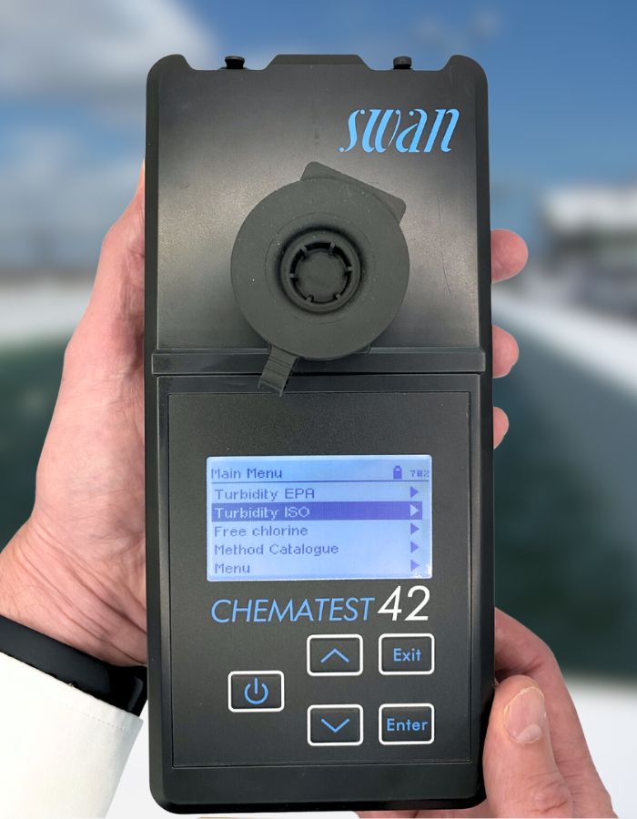 turbidity analyser for monitoring water turbidity in the field